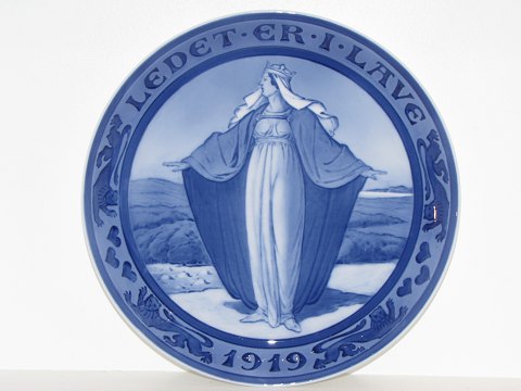 Royal Copenhagen 
Commemorative plate from 1919 - Ledet er i lave