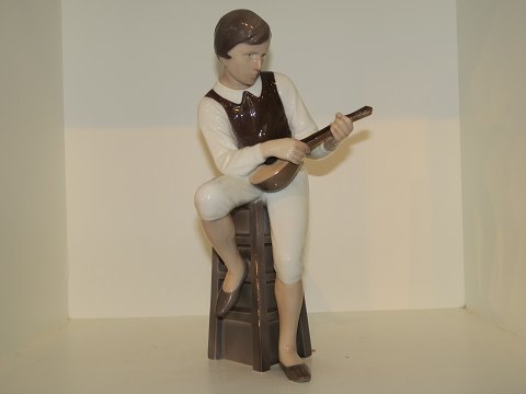 Large Bing & Grondahl figurine
Mandolin player