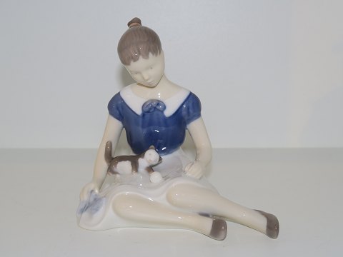 Bing & Grondahl figurine
Girl with kitten