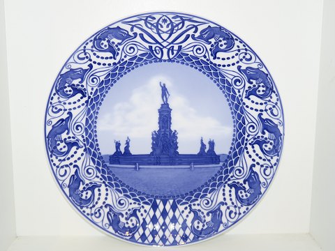 Royal Copenhagen commemorative plate from 1911
Carlsberg plate of the Neptune fountain outside Frederiksborg Castle
