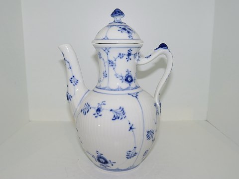 Blue Fluted Plain
Small coffee pot