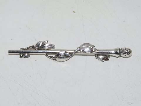 Georg Jensen sterling silver
Long brooch with leaves