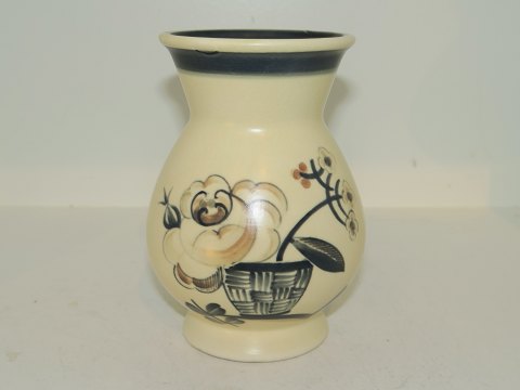 Aluminia Mat Porcelæn
Vase med blomst i  vase