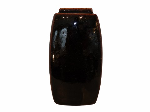 Stogo art pottery
Brown vase