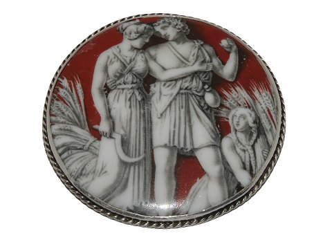 Jorgen Rasmussen silver
Large porcelain brooch with greek decoration