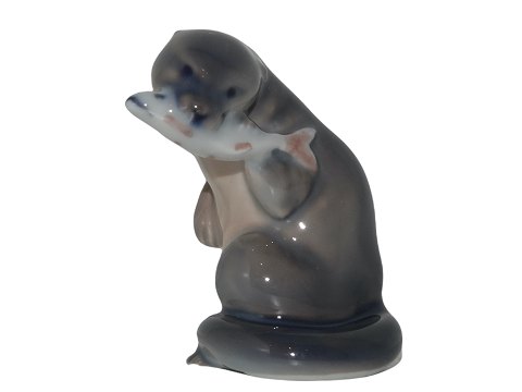 Small Royal Copenhagen figurine
Otter with fish
