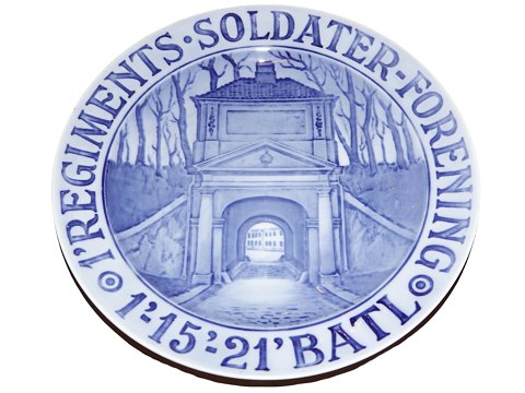 Royal Copenhagen Mindeplatte fra 1920
1. Regiments Soldaterforening 1. 15. 21 Battalion Norgesporten på Kastellet