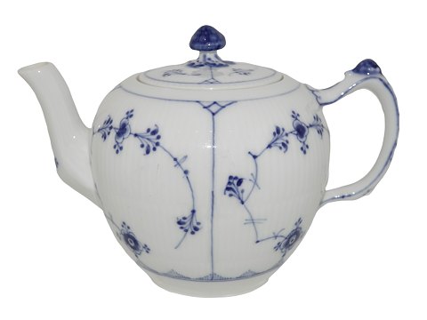Blue Fluted Plain
Small tea pot