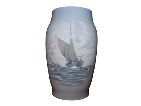 Bing & Grondahl, 
Vase with large sailship from 1915-1948