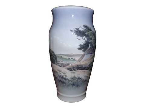 Royal Copenhagen
Large vase with Danish farm houses and fields with corn