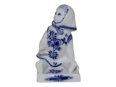 Blue Fluted Plain
Girl figurine