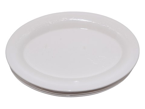 Ursula
Oblong white luncheon plate 28.3 cm.