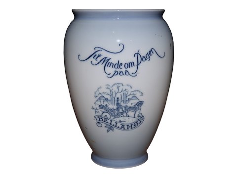 Bing & Grondahl, 
Vase - Til minde om dagen på Bellahøj