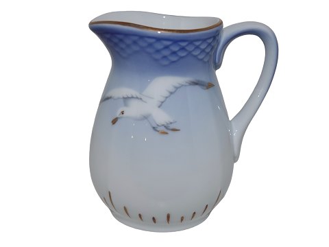 Seagull Thick Porcelain with gold edge
Creamer 10.5 cm.