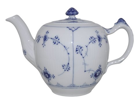 Blue Fluted Plain
Rare extra small tea pot