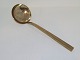 Scanline Bronze
Large serving spoon 23.2 cm.