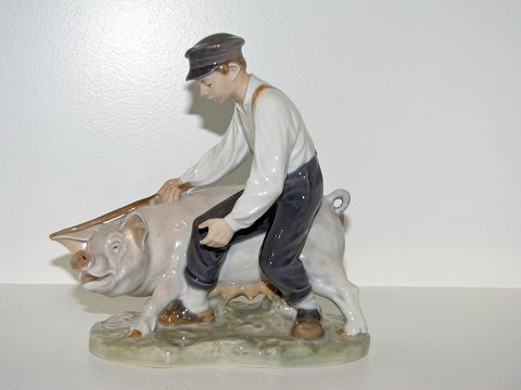 Royal Copenhagen
Rare figurine, farmer with pig