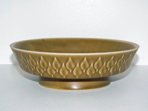 Relief
Bowl on stand