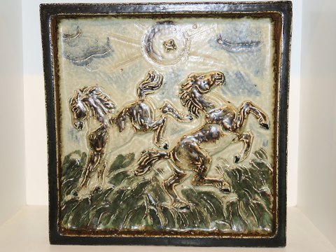 Royal Copenhagen stoneware
Large relief with two horses by Knud Kyhn