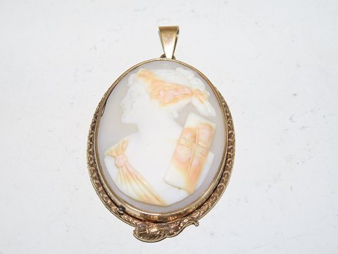 Cameo pendant from 1870-1900