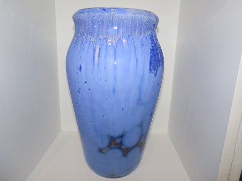Royal CopenhagenLarge, unique Art Nouveau blue  crystal glaze vase by Frederik Ludvigsen