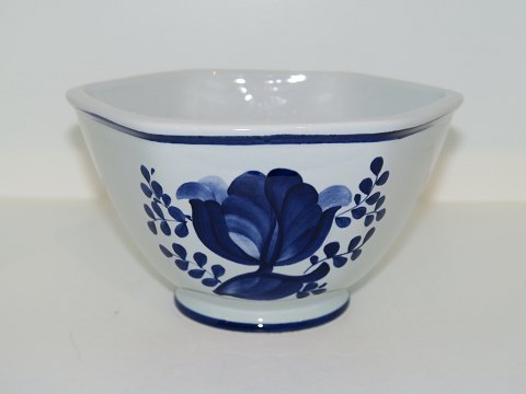Tranquebar
Angular bowl 15 cm.