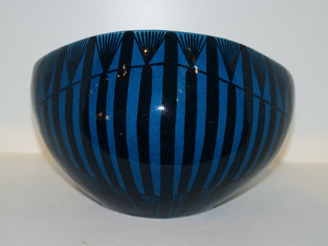 Royal Copenhagen art pottery
Unique bowl by Ursula Printz from 1952