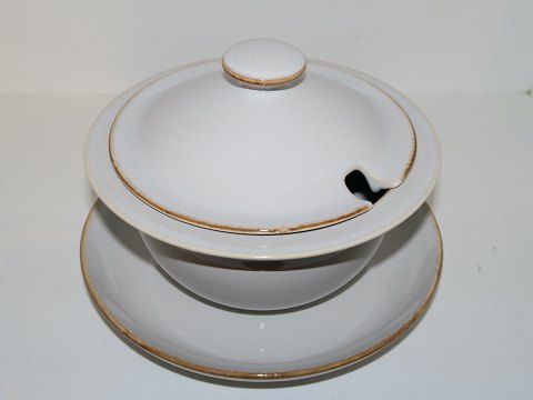 Coppelia
Lidded gravy boat