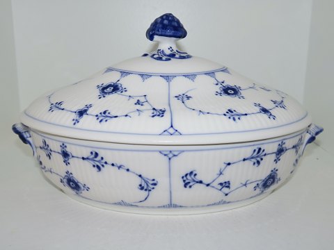 Blue Fluted Plain
Lidded Bowl (small tureen)