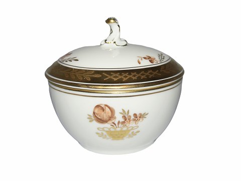 Gold Basket
Small sugar bowl