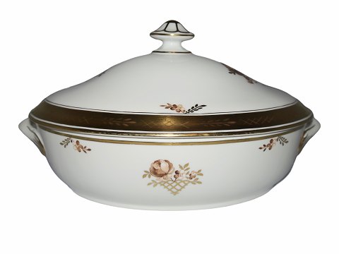 Gold Basket
Lidded bowl