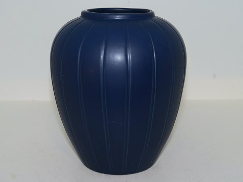 Ipsen keramik
Mørkeblå vase med riller