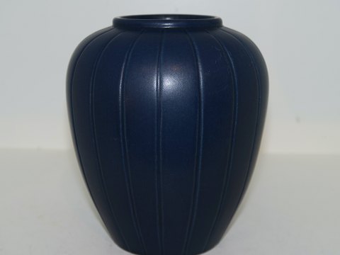 Ipsen art pottery
Dark blue vase