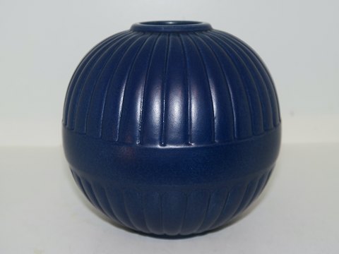 Ipsen keramik
Mørkeblå rund vase med riller