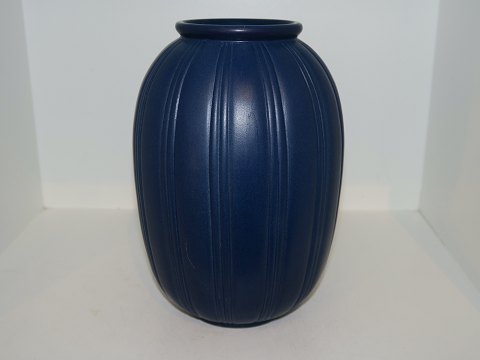 Ipsen art pottery
Dark blue vase