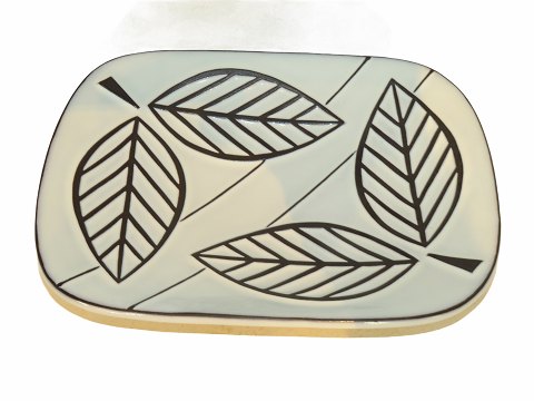 Schollert art pottery
Tray with leaves