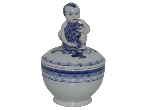 Tranquebar
Rare lidded box with putti figurine