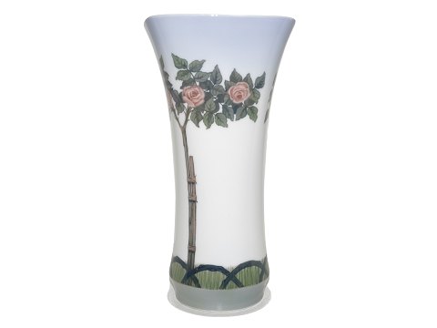 Royal Copenhagen 
Stor Art nouveau vase dekoreret med roser