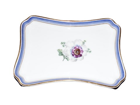 Blue Edge and Flowers
Tray 24.0 cm.