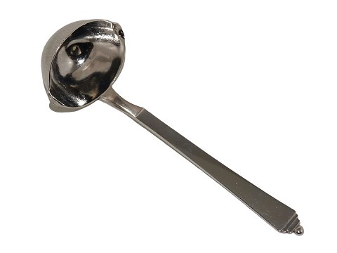 Georg Jensen Pyramide sterling sølv
Sovseske 17,5 cm.
