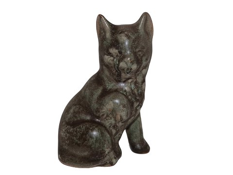Johns art pottery
Small cat figurine