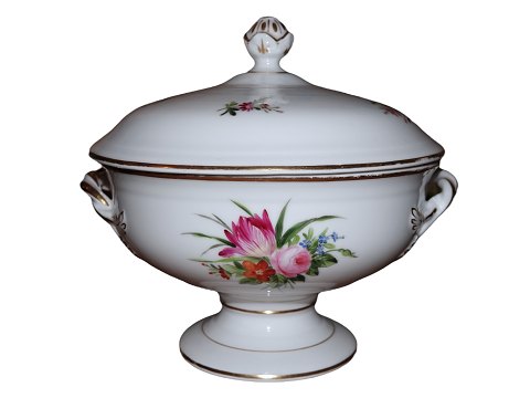 Royal Copenhagen
Stor suppeterrin med blomsterbuketter fra ca. 1820-1850