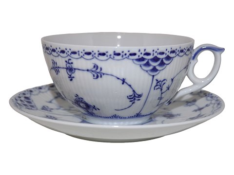 Blue Fluted Half Lace
Large tea cup #656