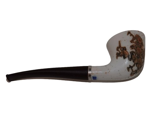 Royal Copenhagen BacaWhite and brown pipe