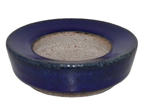Bing & Grondahl art pottery
Blue bowl by Edith Sonne