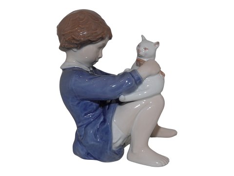 Royal Copenhagen figurine
Girl brushing white cat