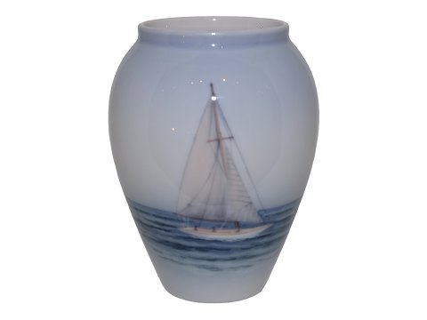 Royal Copenhagen
Small vase with sailboat