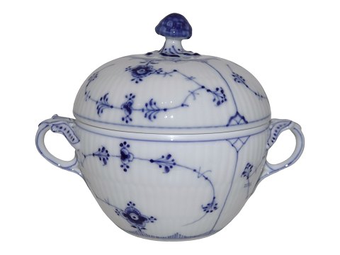 Blue Fluted Plain
Extra large sugar bowl