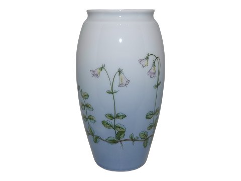 Bing & Grøndahl
Vase med klokkeblomster