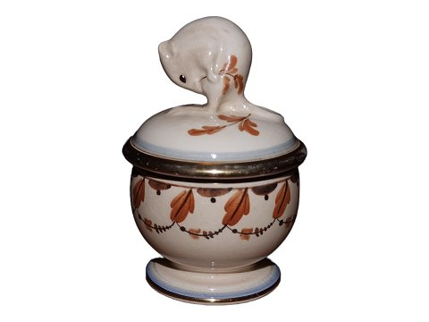 Aluminia Fall
Small lidded jar with a mouse figurine